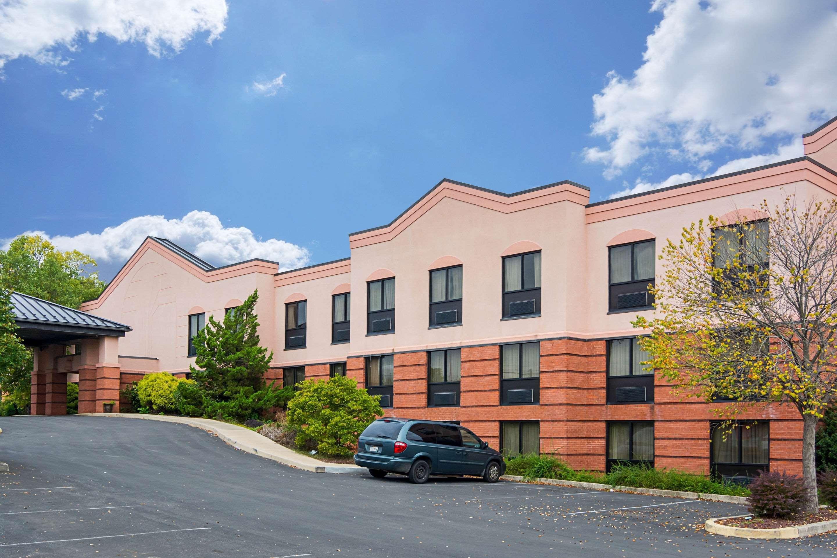 Quality Inn & Suites Kearneysville - Martinsburg Esterno foto