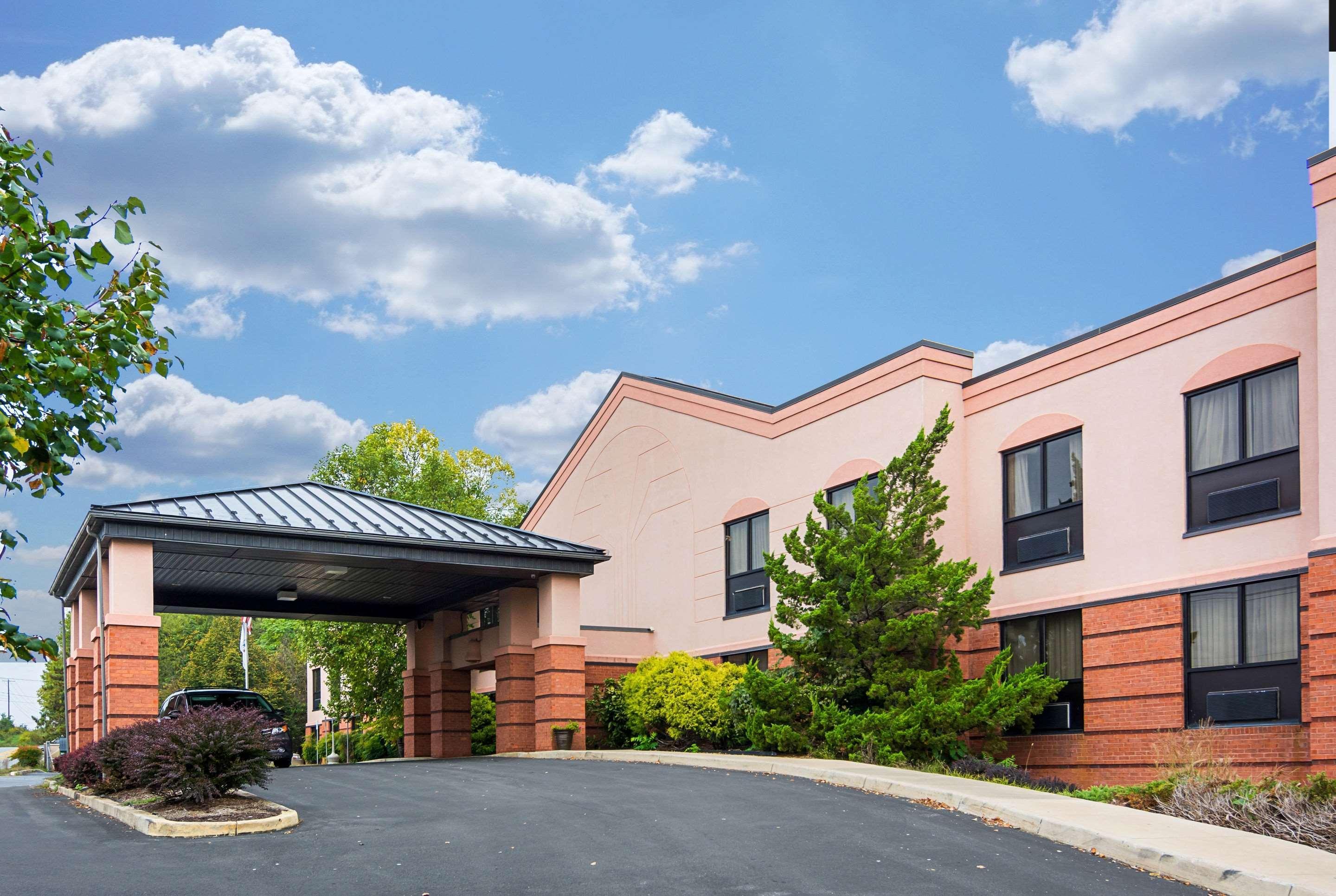 Quality Inn & Suites Kearneysville - Martinsburg Esterno foto