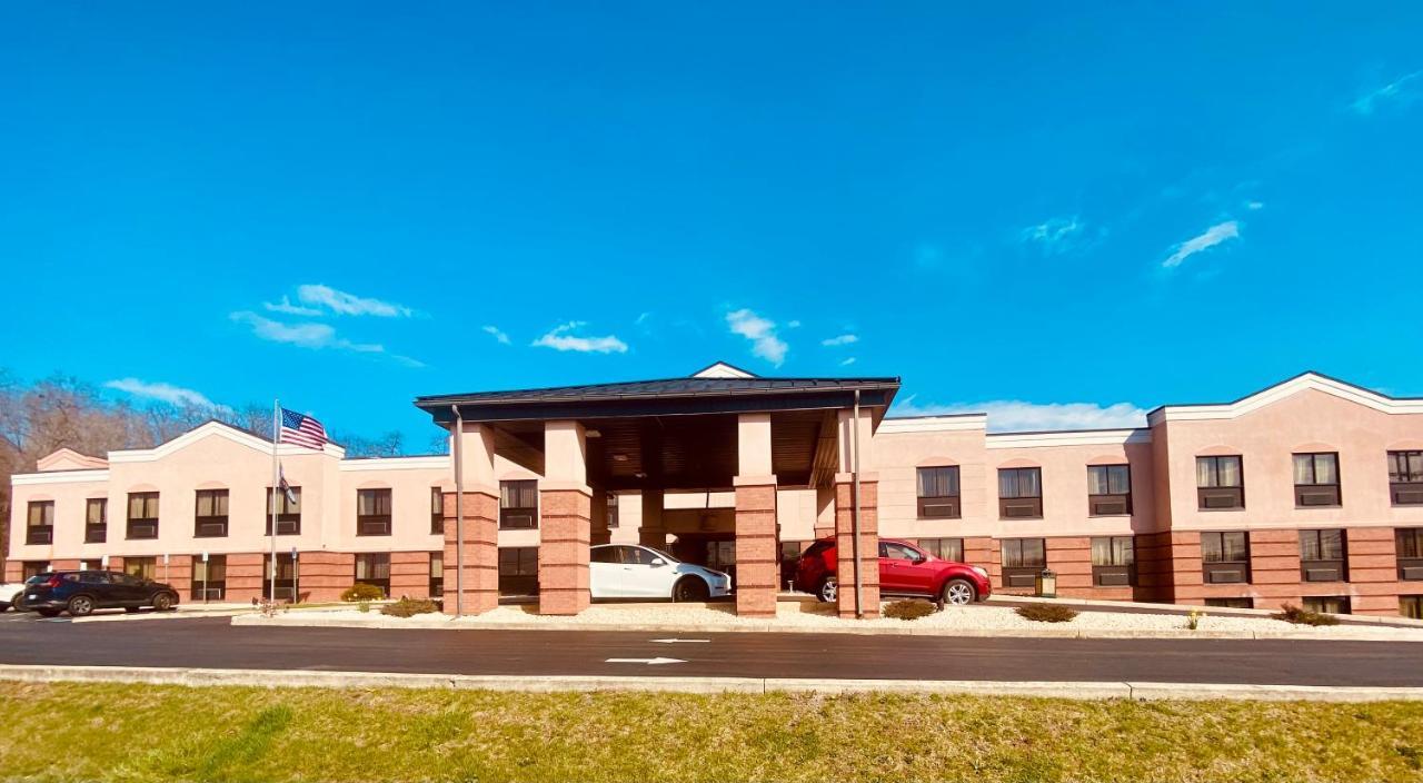 Quality Inn & Suites Kearneysville - Martinsburg Esterno foto