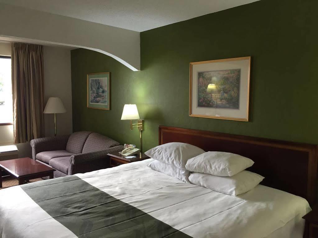 Quality Inn & Suites Kearneysville - Martinsburg Esterno foto